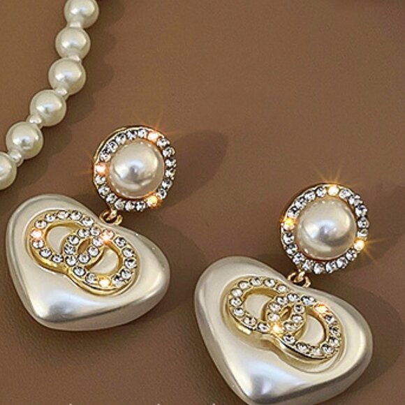 Pearl Heart Earrings - Picture 2 of 4